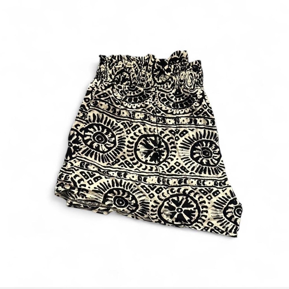 Connection 18 Black and Cream Shorts - Picture 3 of 4